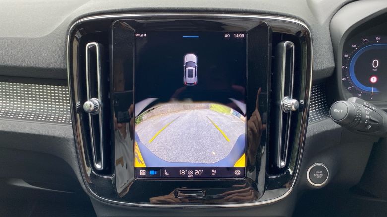 Volvo XC40 2.0 B3P Plus Dark 5dr Auto Petrol Estate